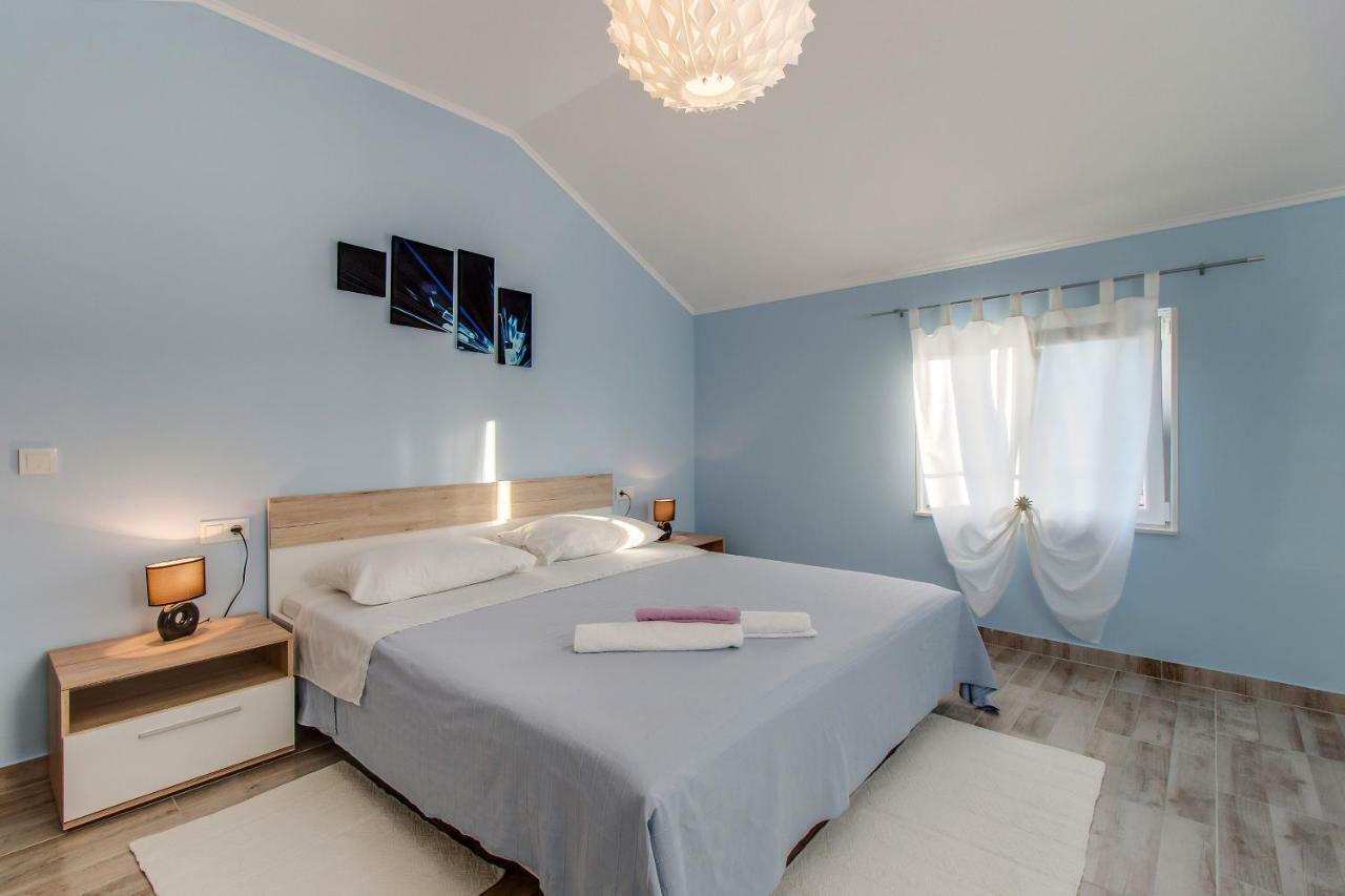 Apartman Leon & Rent A Quad マリ・ロシニュ エクステリア 写真