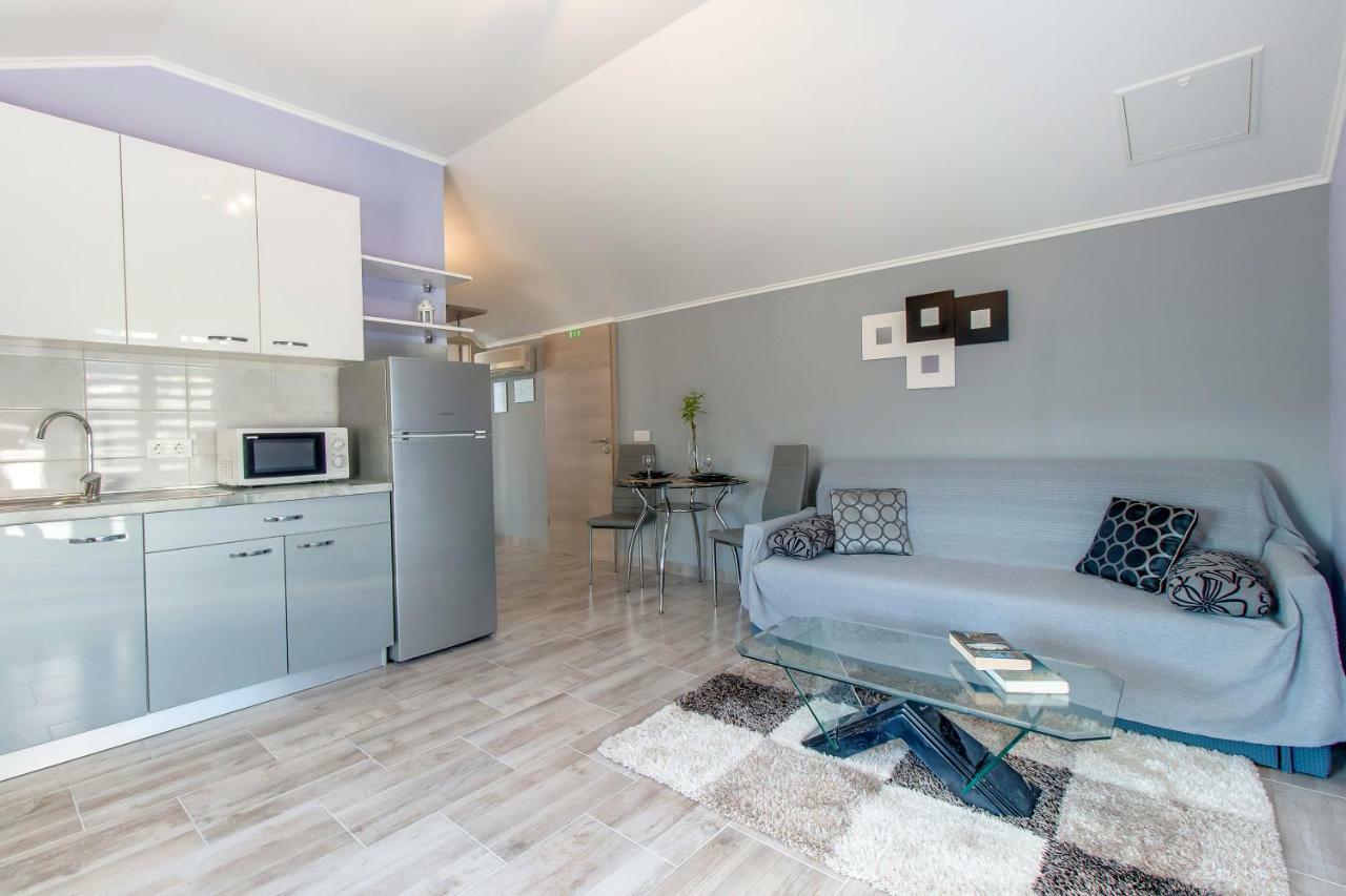 Apartman Leon & Rent A Quad マリ・ロシニュ エクステリア 写真